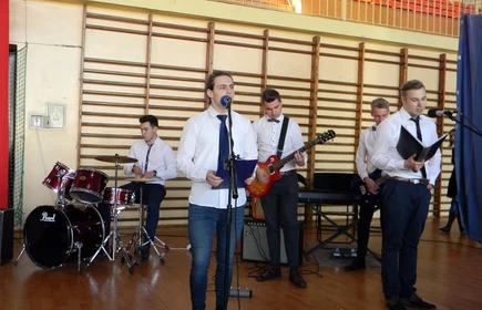 Pożegnanie absolwent&oacute;w - galeria 44