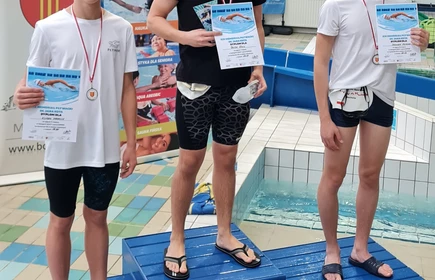 Pływacy na podium