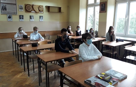 Zdjęcie uczniów znajdujących się w klasie 