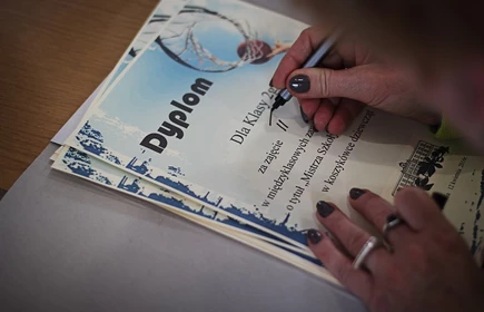 Dziewczęta z klasy   3i  &bdquo;Mistrzem Szkoły&rdquo; w koszyk&oacute;wce 11