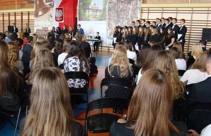 Dwudziestu Dyrektor&oacute;w i ślubowanie klas pierwszych 20