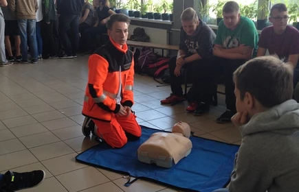 Warsztaty dla gimnazjalist&oacute;w Jak udzielić pierwszej pomocy 3