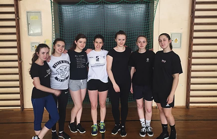 Dziewczęta z klasy  1a &bdquo;Mistrzem Szkoły&rdquo; w koszyk&oacute;wce 9