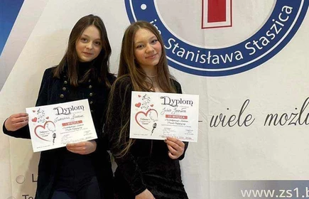 dziewczyny z dyplomami1