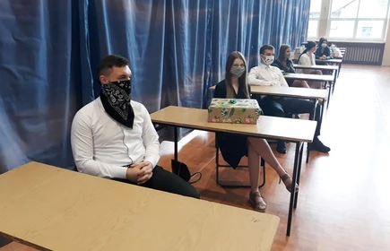 Na zdjęciu sala gimnastyczna  z uczniami