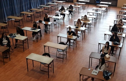 Na zdjęciu sala gimnastyczna  z uczniami