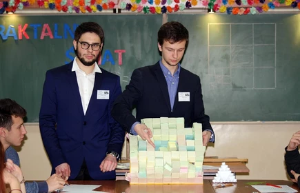 &bdquo;Fraktalny świat oraz ciekawe doświadczenia fizyczne&rdquo;.12