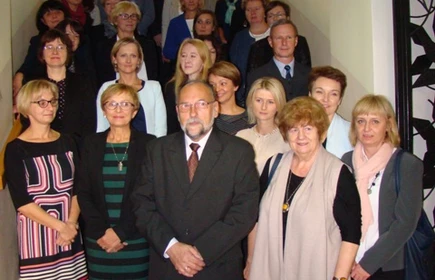 Dwudziestu Dyrektor&oacute;w i ślubowanie klas pierwszych 6