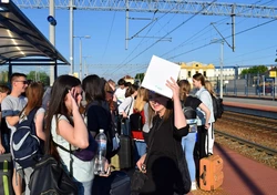 Uczestnicy wymiany na stacji kolejowej