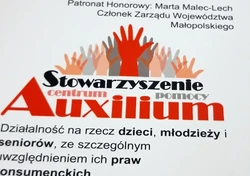 Materiały związane z prawami konsumentów, które otrzymali uczestnicy wykładu 