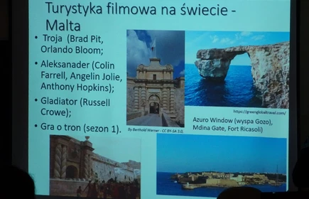 Na zdjęciu ekran rzutnika z jednym z tematów spotkania