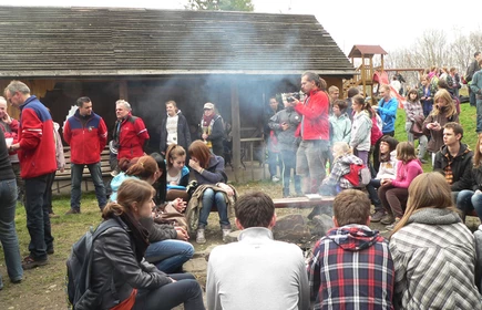 V  ZŁAZISKO DLA MŁODZIEŻY          Z OKAZJI MIĘDZYNARODOWEGO DNIA OCHRONY ZABYTKÓW Jamna, Pogórze Rożnowskie, 18.04.2012.19