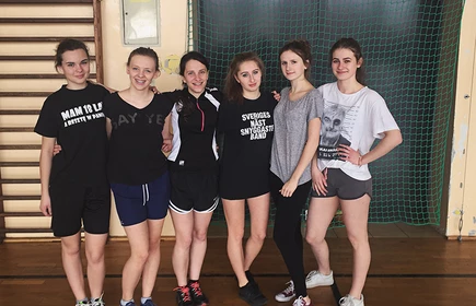 Dziewczęta z klasy  1a &bdquo;Mistrzem Szkoły&rdquo; w koszyk&oacute;wce 11