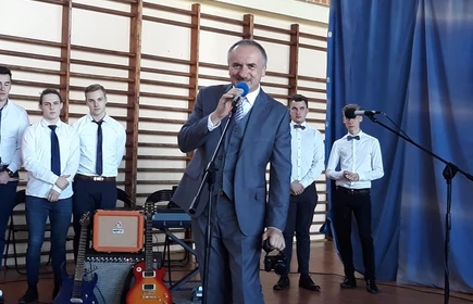 Pożegnanie absolwent&oacute;w - galeria 30