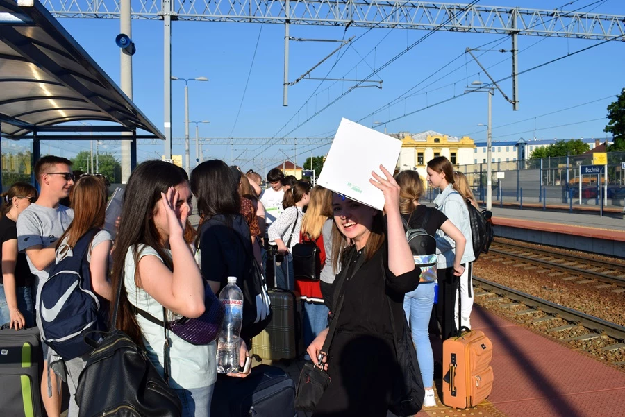 Uczestnicy wymiany na stacji kolejowej