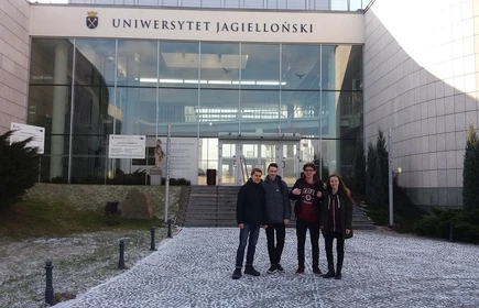 Warsztaty laboratoryjne dla Licealistów „Rozwiń skrzydła – nieograniczone możliwości” 1