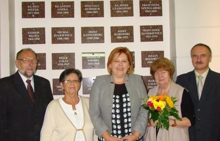 Dwudziestu Dyrektor&oacute;w i ślubowanie klas pierwszych 26