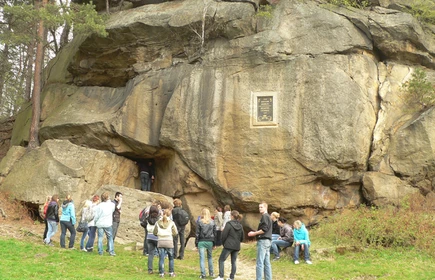 V  ZŁAZISKO DLA MŁODZIEŻY          Z OKAZJI MIĘDZYNARODOWEGO DNIA OCHRONY ZABYTKÓW Jamna, Pogórze Rożnowskie, 18.04.2012.6
