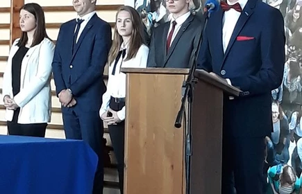 Pożegnanie absolwent&oacute;w - galeria 19