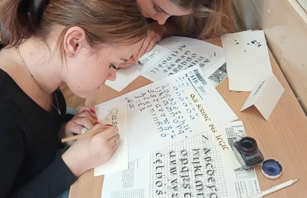 Kaligrafia w bibliotece