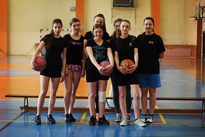 Dziewczęta z klasy   3i  „Mistrzem Szkoły” w koszykówce 3