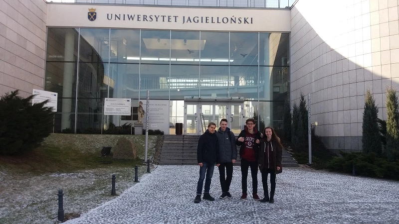 Warsztaty laboratoryjne dla Licealistów „Rozwiń skrzydła – nieograniczone możliwości” 1