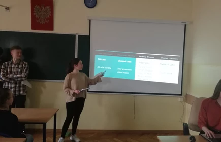 Na zdjęciu uczniowie w trakcie wykładu