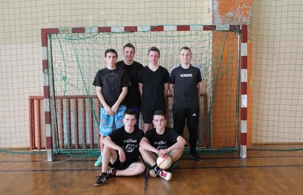 Drużyna klasy 2B mistrzem  szkolnego futsalu.5