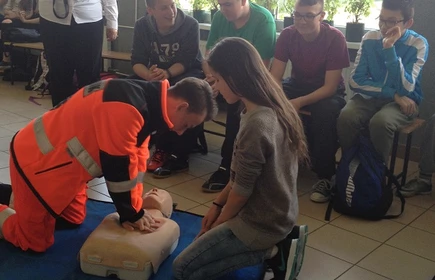 Warsztaty dla gimnazjalist&oacute;w Jak udzielić pierwszej pomocy 5