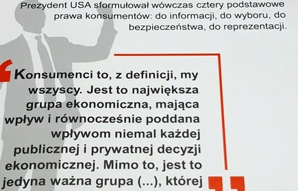 Materiały związane z prawami konsumentów, które otrzymali uczestnicy wykładu 