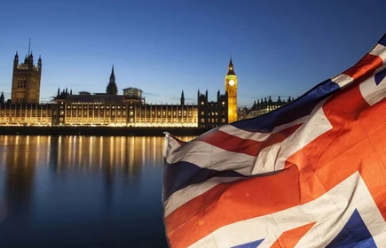 Flaga na tle house of parliment