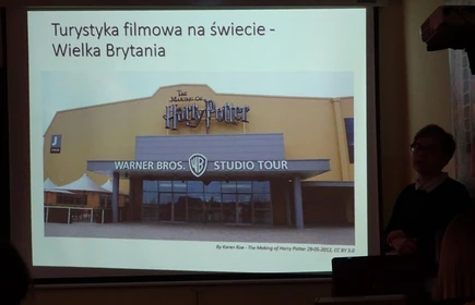 Na zdjęciu ekran rzutnika z jednym z tematów spotkania