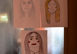 Rysunki przedstawiające twarze kobiet