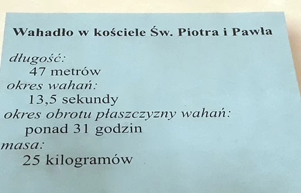 Na zdjęciu karta informacyjna z danymi technicznymi wahadła 