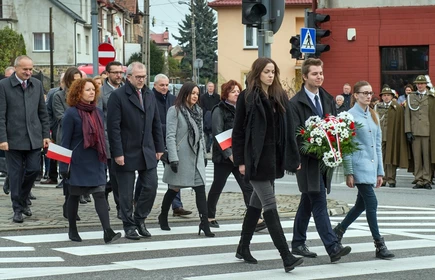 Na zdjęciu osoby biorące udział w obchodach 