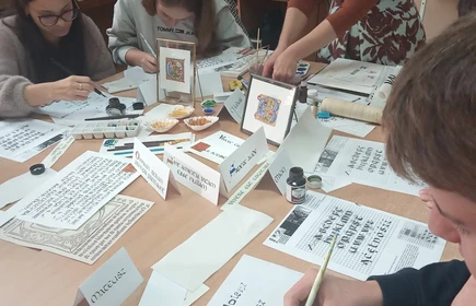 Kaligrafia w bibliotece