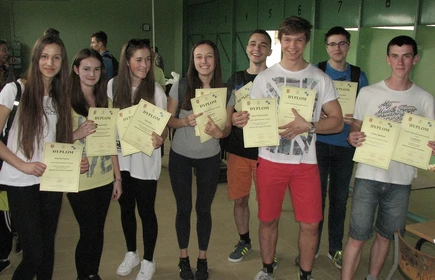 W finale wojew&oacute;dzkim zawod&oacute;w: &bdquo;Sprawni jak żołnierze&rdquo;, drużyna naszej szkoły zajęła czwarte miejsce.17