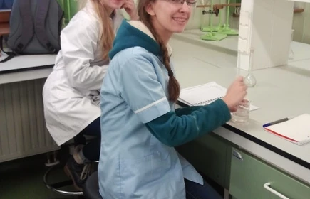 Zajęcia laboratoryjne prowadzone w ramach wsp&oacute;łpracy z  Wydziałem Chemii UJ 5