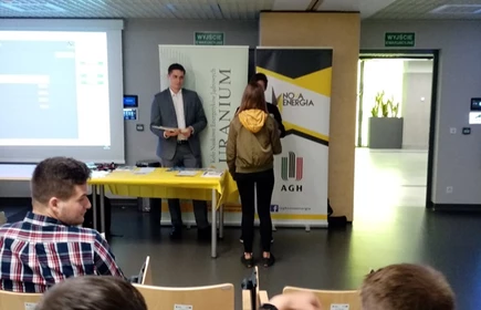 Zdjęcie uczestników oraz wykładowcy