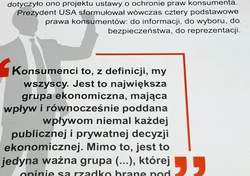 Materiały związane z prawami konsumentów, które otrzymali uczestnicy wykładu 